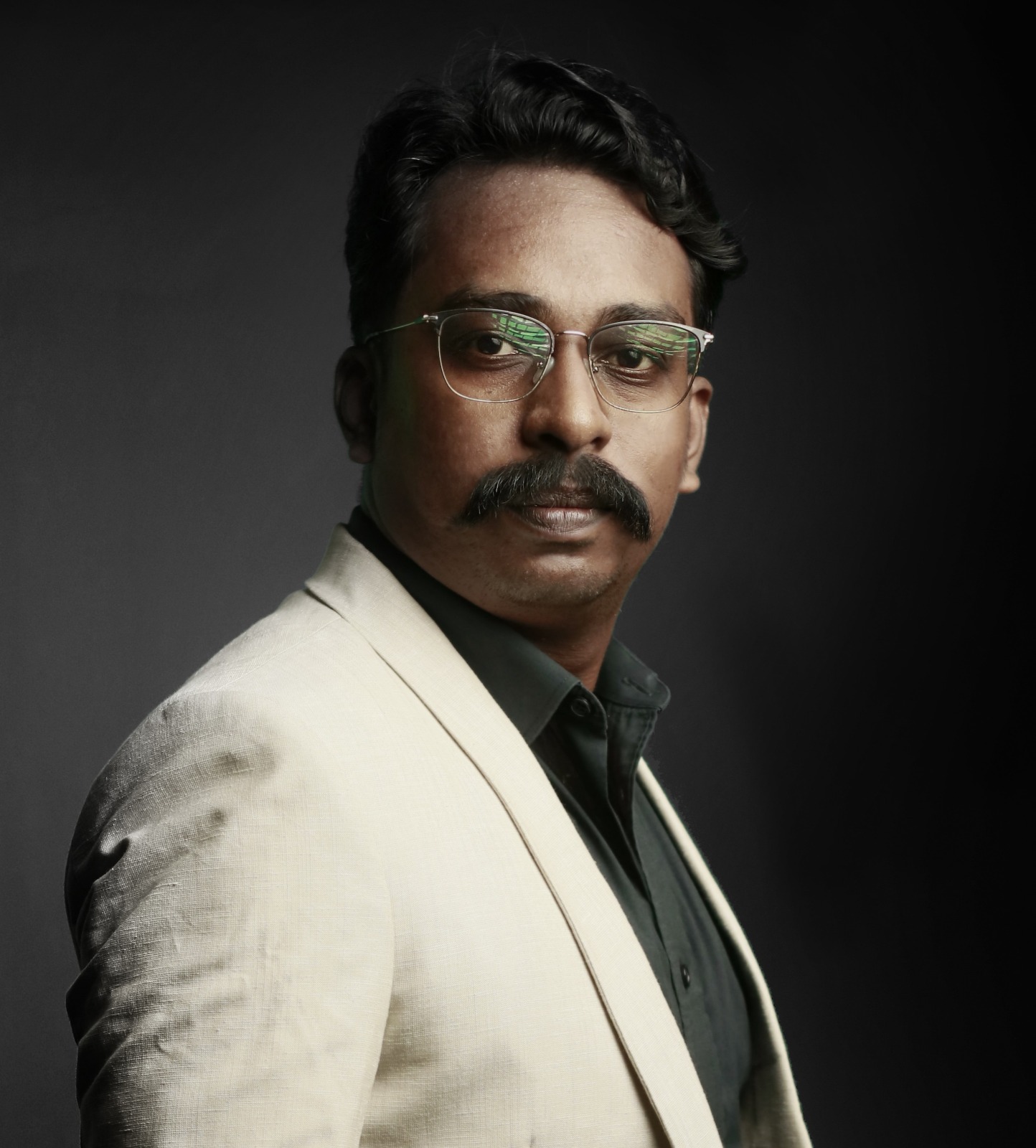AR M.VIVEK SHOLAI RAJA